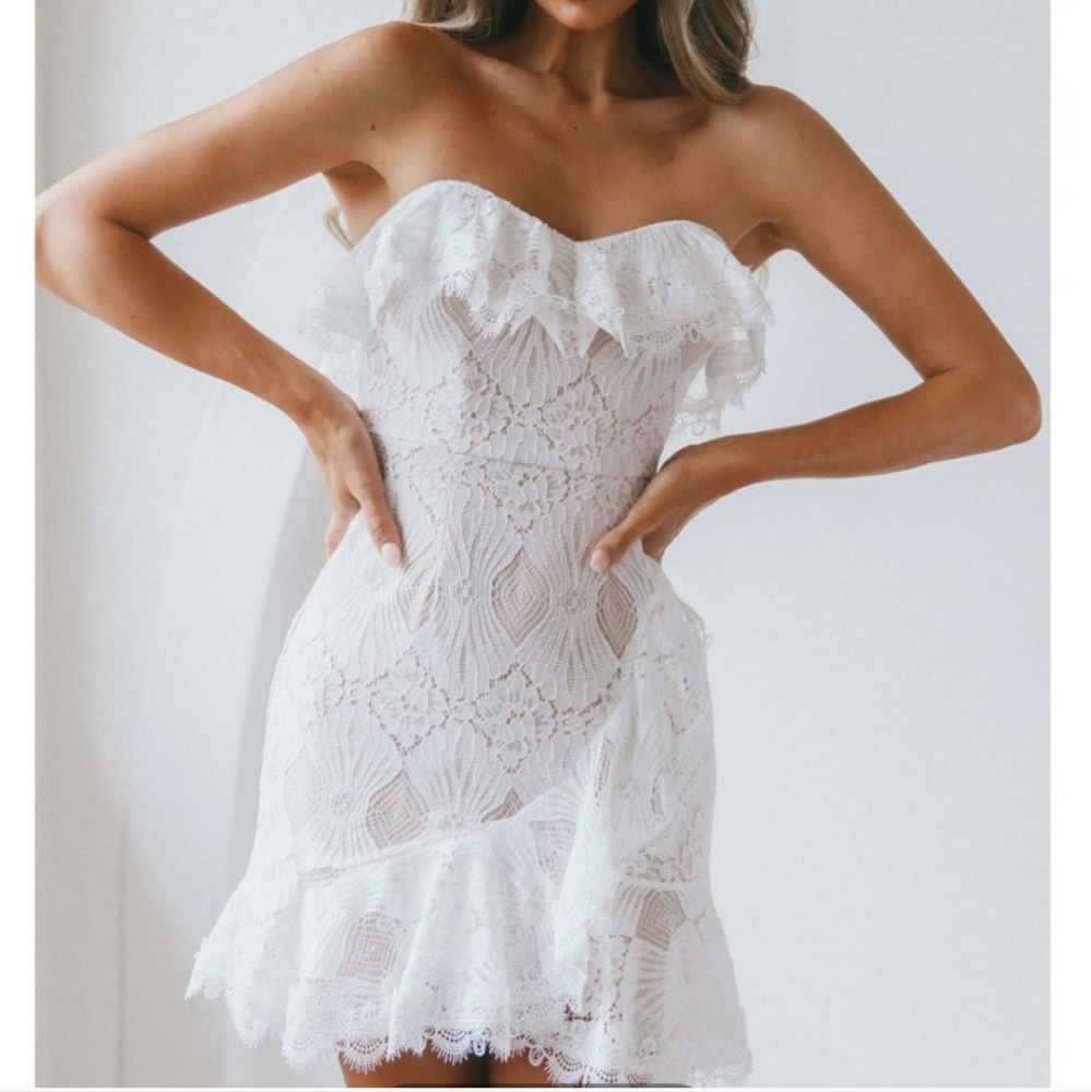 Selfie leslie September lace strapless mini dress